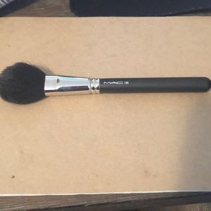 MAC 150 Synthetic Large Powder Brush